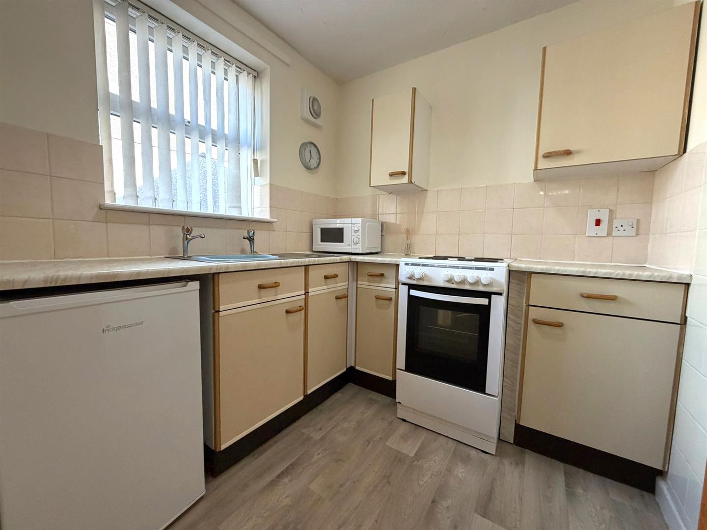 Dumbarton House Court , Bryn Y Mor Crescent, Swansea, SA1 4QX